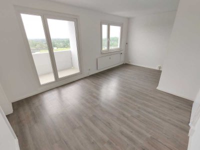 2 Monate kaltmietfrei - 6-Raumwohnung in ruhiger Lage - Laminatboden + Duschbad & Wannenbad + EBK