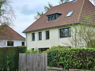 Lichtdurchflutete EG- Wohnung mit Garten und Garage