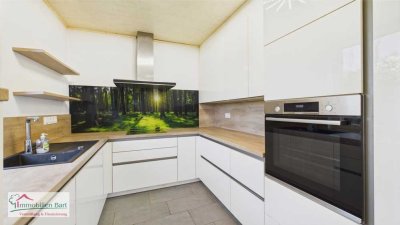 FREISTEHENDES WOHNHAUS MIT ÜBERDACHTEM BALKON UND SICHT INS GRÜNE IN FREUDENBURG!