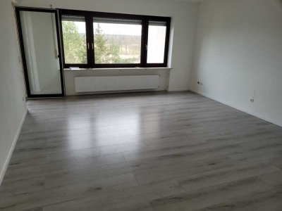 Stilvolle, vollständig renovierte 5-Raum-Wohnung mit Balkon in Augsburg