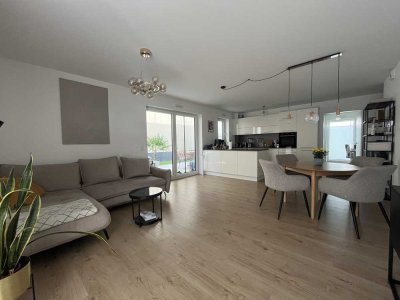 Stilvolle, neuwertige 3-Zimmer-EG-Wohnung, EBK, großer Garten, gehobene Ausstattung