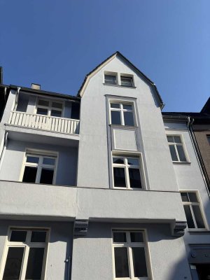 Altbau-Traum in Rüttenscheid: 2 Balkone, 99m² & historischer Charme, frisch renoviert, Einbauküche
