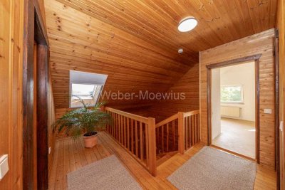 **Ein Traum aus Holz** in ruhiger Lage mit viel Platz und Einliegerwohnung