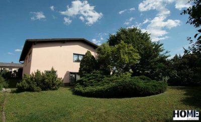 gepflegert Bungalow, vollunterkellert mit großzügiger Garage, großem Garten und sehr viel Potenzial