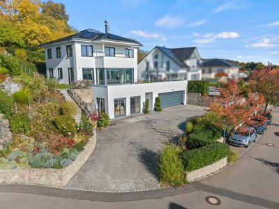 Moderne Villa mit Einliegerwohnung 
in ruhiger Panoramalage