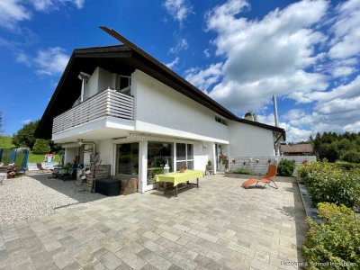 Wohnen wo andere Urlaub machen: Wohlfühlhaus mit Pool auf traumhaftem Grundstück