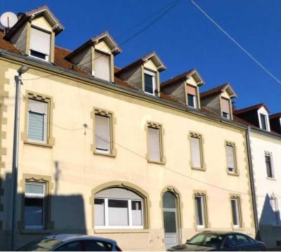 Frisch renovierte 3 Zimmer Wohnung mit neuem Bad & eigenem Innenhof