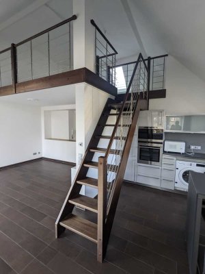 wunderschöne Dachgeschosswohnung auf zwei Etagen inkl. Balkon & Küche