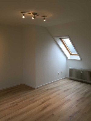 Schöne und sanierte 1-Zimmer-Dachgeschosswohnung in Hamburg Poppenbüttel
