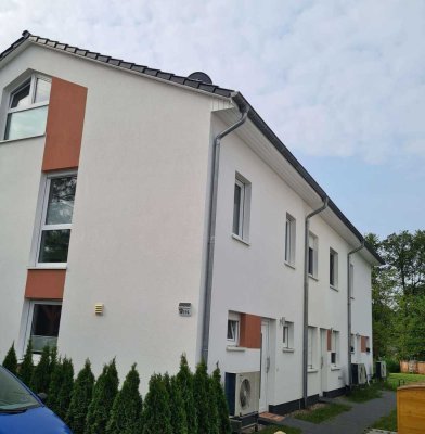 attraktives Reihenmittelhaus im grünen Schmachtenhagen * mit Luftwärmepumpe,Gartenanteil & Glasfaser