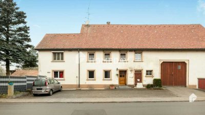 Gepflegtes Bauernhaus mit Charme & Potenzial: 2200 m² Grundstück, Scheune & Wohnmöglichkeiten