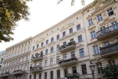 Rarität direkt am Landwehrkanal! Charmante Altbauwohnung im denkmalgeschütztem Stuckaltbau