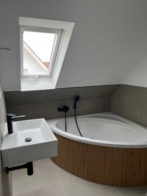 Erstbezug nach Sanierung: Exklusive 2-Zimmer-Wohnung in Ludwigsburg direkt am Salonwald