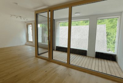 Großzügige und helle 2-Zimmerwohnung mit Loggia am Jahnplatz!