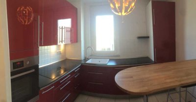 Helle, gut geschnittene 2-Zimmer-Wohnung mit Balkon und Einbauküche in Bogenhausen, München