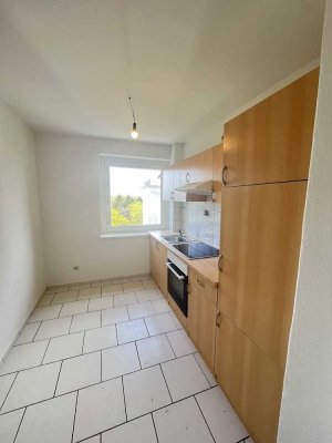 Bezahlbare 2-Zimmer-Wohnung im Hochhaus GANZ oben!