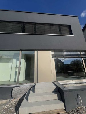 Moderne Doppelhaushälfte (6 Zi.) in Lauffen – Erstbezug 2025