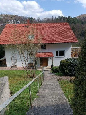 Ansprechende 4-Zimmer-Dachgeschosswohnung mit Balkon und EBK in Spiegelberg