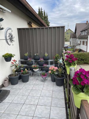 Freundliche 2-Zimmer-Wohnung mit Balkon und EBK in Dobel