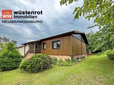 IDYLLE IN DER STADT: HAUS MIT EINBAUKÜCHE + VOLLKELLER + NEBENGEBÄUDE + GROSSEM GRUNDSTÜCK