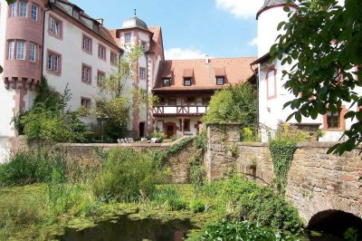 Besondere Maisonette- Wohnung im Wasserschloss