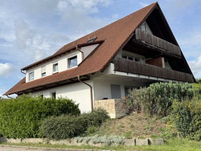 Schöne und gepflegte 3 - Zimmer – Souterrainwohnung mit Terrasse und Stellplatz