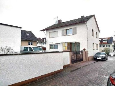 Freistehendes 1-2-Familienhaus in schöner und zentraler Lage von 61191 Rosbach-Nieder-Rosbach