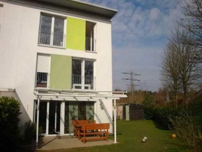 NEU! Neuwertiges, bezugsfreies REH in Berghausen mit EBK, Garage und herrlichem Garten!