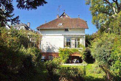 Romantischer Altbau in Bestlage mit schönem Garten!