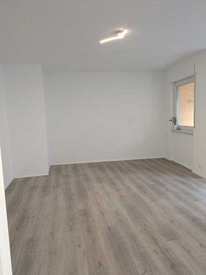 Neu Sanierte 1-Zimmer-Wohnung mit Balkon im Herzen vom Paradies