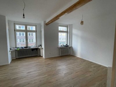 Frisch sanierte ,helle 3-Zimmer-Wohnung mit Balkon