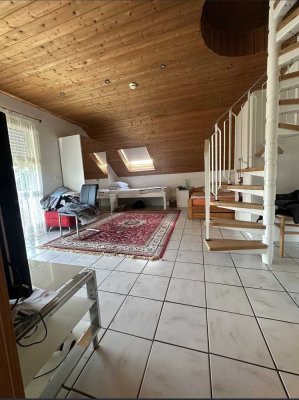 Charmante Maisonette-Wohnung mit Balkon in Pleidelsheim zu vermieten