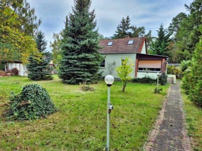 Großes, ruhiges Grundstück mit Haus in bester Wohnlage