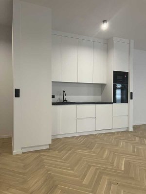 Seltene Gelegenheit: 2025 Haus (Doppelhaushälfte) im ruhigen Hofensemble mit Garten