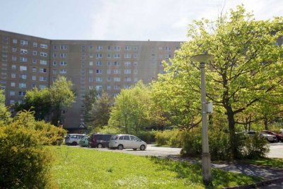 Ab 01.06.2026: Frisch sanierte 4-Raum-Wohnung mit Balkon und Weitblick - ideal für Familien!