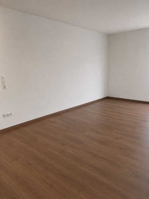 Provisionsfrei - Zuhause mit 3 Zimmern und 2 Balkonen (Wohnzimmer + Küche) in Köln-Neubrück