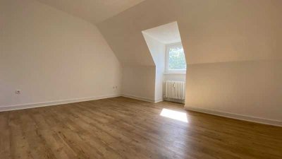 *** Charmante DG-Altbauwohnung! ***