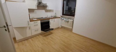 Gemütliche 1-Zimmer-DG-Wohnung mit großer Wohnküche und Einbauküche in Germering
