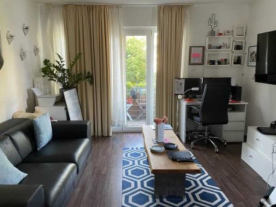 BESTLAGE Westend:   Ruhiges Apartment mit großem Balkon und Blick ins Grüne