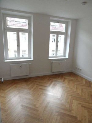sehr schöne 5- Zimmerwohnung mit großem Balkon + 2 Bäder + Kamin + Klimaanlage + fairer Preis