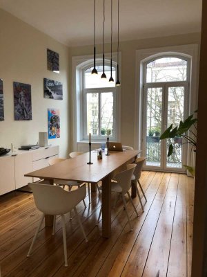 Hochwertige teilsanierte und teilmöblierte Traumwohnung in Alsternähe (befristete Miete)