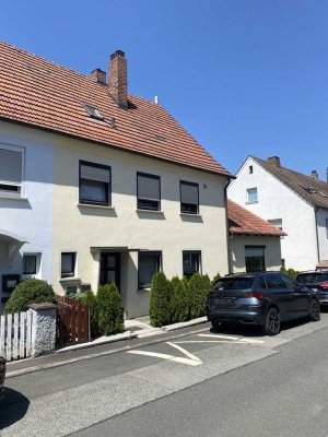 Schöne 5-Zimmer-Maisonette- Wohnung in 2-Familienhaus in ruhiger Lage von Rödental-Mönchröden