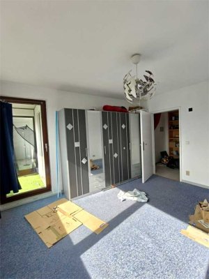Solide 2-Zimmer-Wohnung mit Süd-Loggia und Weitblick, ab sofort FREI