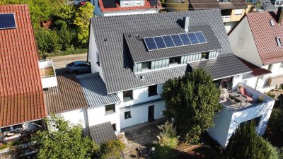 modernes Einfamilienhaus, hochwertig kernsaniert, 
großer Garten, Garagen, Balkone u. Terrassen
