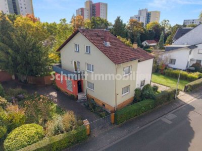 Familienfreundliche Doppelhaushälfte mit großem Garten und Doppelgarage in Frankfurt-Goldstein
