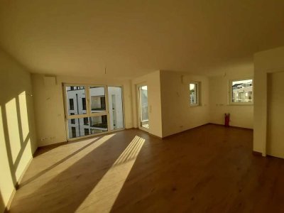 Siegburg Zentrum, neuwertige 3-Raum-Wohnung mit gehobener Innenausstattung mit Balkon und EBK