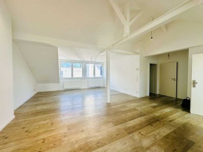 Schöne offene 2 Zimmerwohnung mit Dachterrasse  gegenüber vom Andreasquatier zu vermieten.