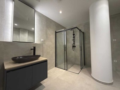 Moderne Maisonette-Wohnung mit Dachterrasse und gehobener Ausstattung und EBK!