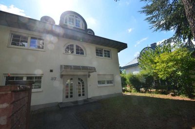 Großzügig geschnittene 3 Zimmer Wohnung mit 2 Balkonen