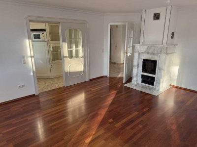 Vintage-Retro-3,5-Zimmer-Erdgeschosswohnung mit Galerie, Wintergarten, Garten und viel Stauraum